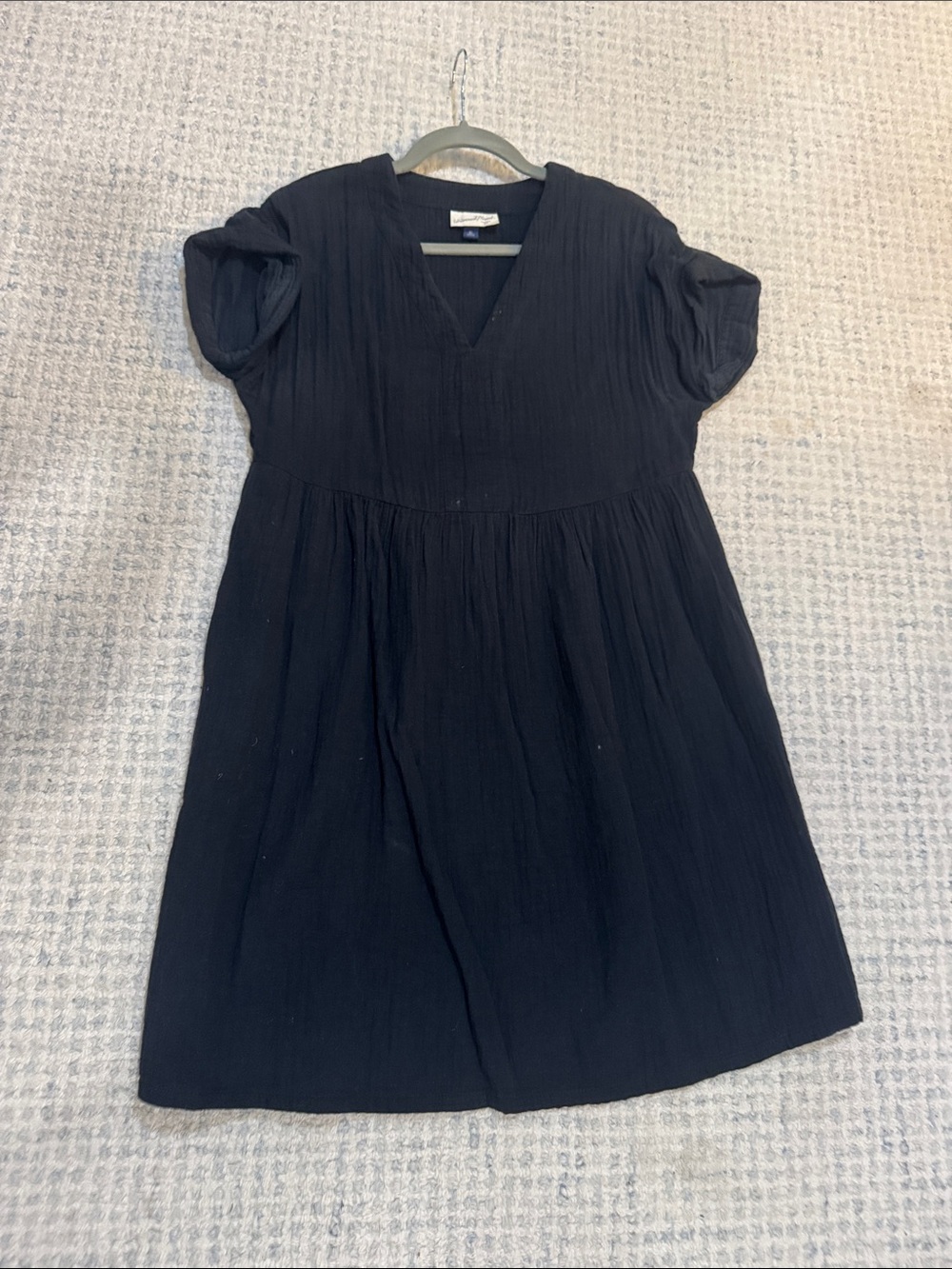 Universal Thread Black Short-Sleeve V-Neck Casual Dress